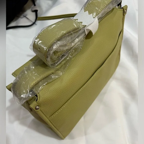 French Connection slouchy Messenger Bag Wasabi color NWT MSRP $118.00 - Picture 5 of 6